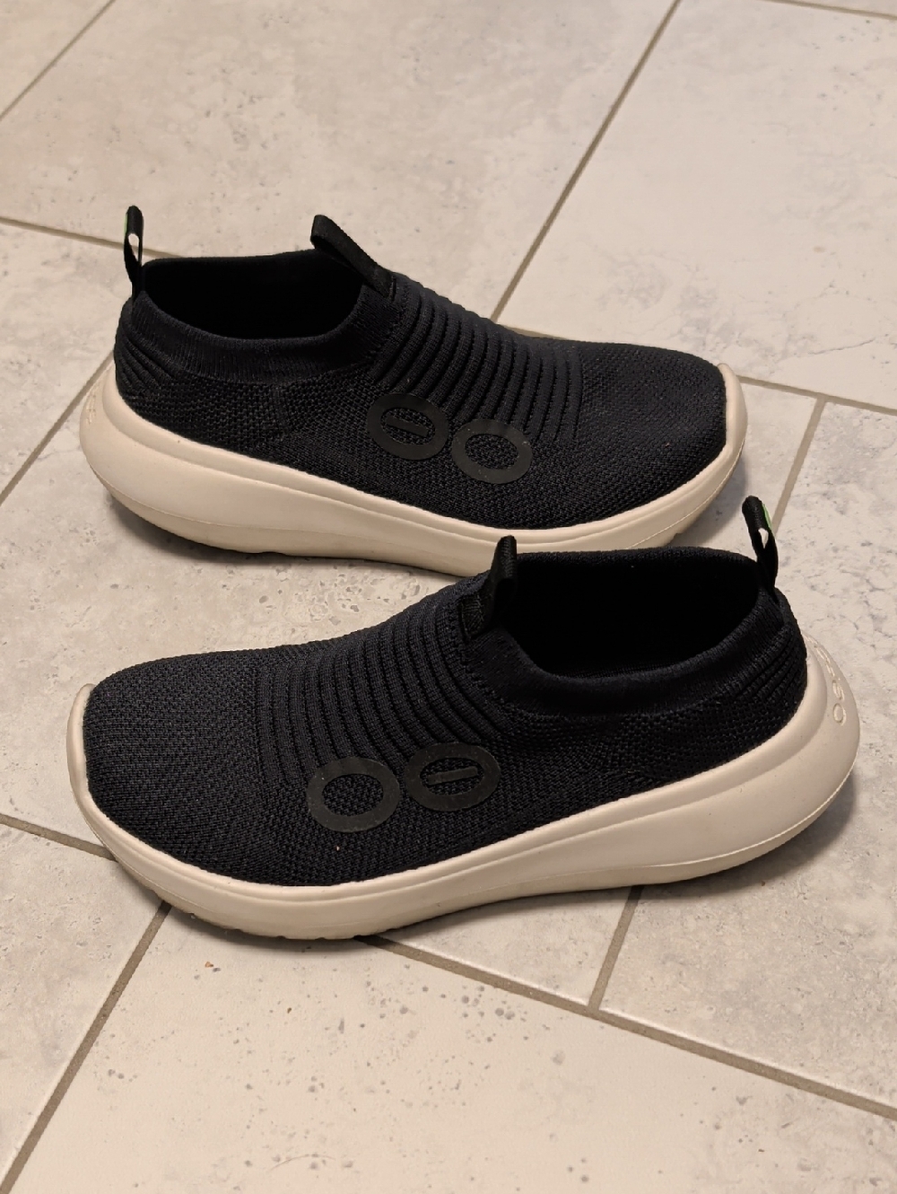 OOFOS Oomg Zenc Women's Black Knit Slip-On Sneakers with Cream Sole Size 9.5